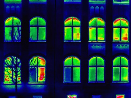 Thermal image or thermography, symbolic photo, interpolated. The photo shows areas of heat loss in