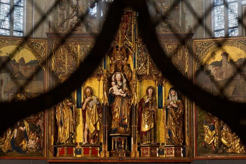 Mother of God on the crescent moon with baby Jesus, elevated on a pedestal, left and right John the
