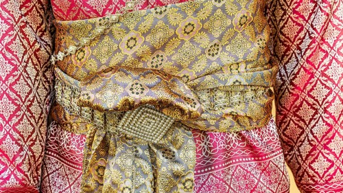 Traditional Thai woman's clothing with tied sash, Bangkok, Thailand's metropolis, Thailand