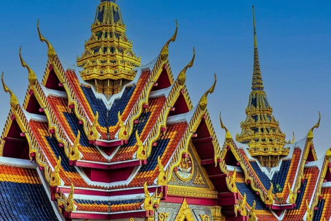 Wat Yannawa, Buddhist temple, overlapping roofs with curved chofas and Chedi temple tower, Bangkok,