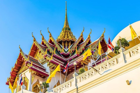 Wat Yannawa, Buddhist temple, overlapping roofs with curved chofas and Chedi temple tower, Bangkok,