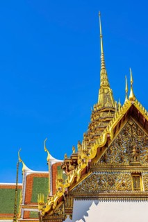 The Grand Royal Palace, Chakri Maha Prasad Throne Hall with overlapping roofs and curved chofas,