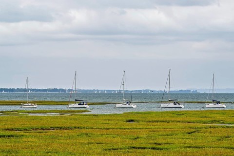 Boats over Hurst Point Lighthouse and Hurst Castle, Hurst Spit, Milford on Sea, Lymington,