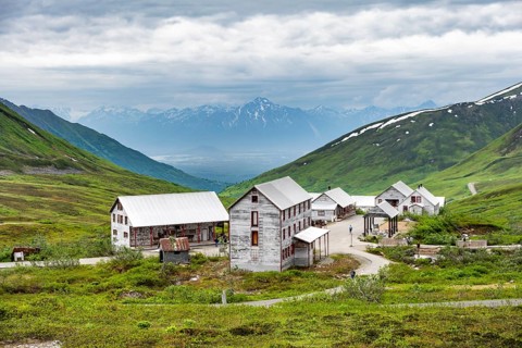 Building of the former Gold Mine Independence Mine in mountainous landscape, Independence Mine
