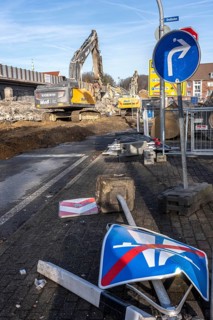 Demolition of the 120 meter long motorway bridge of the A516, across Teutoburger Straße in