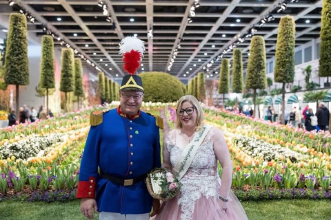 The asparagus grenadier and the asparagus princess from Walbeck in the flower hall at the Green