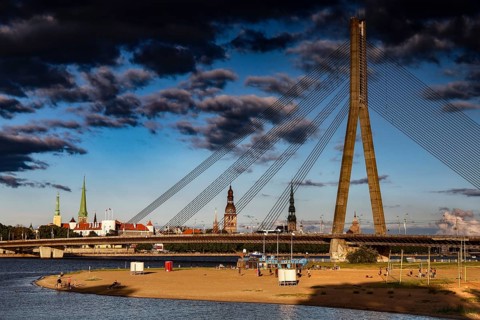 Beach on the Düna with a view of the Vansu Bridge and skyline of Riga, Riga, Vidzeme, Latvia