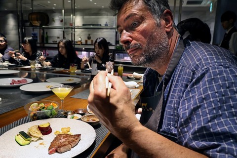 Guest enjoying Kobe steak at Kobe Plaisir restaurant, Kobe, Japan
