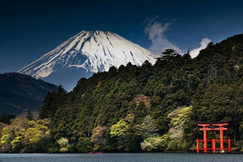 The distinctive torii of Hakone-jinja shrine in front of imposing Fujiyama, Hakone, Japan