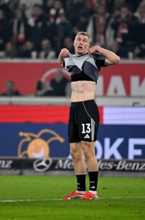 Rasmus Kristensen Eintracht Frankfurt SGE (13) disappointed MHPArena, MHP Arena Stuttgart,