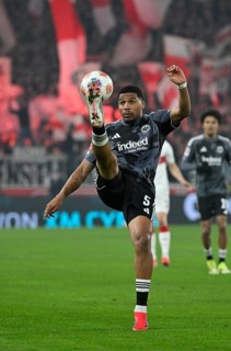 Aurele Amenda Eintracht Frankfurt SGE (05) Action on the ball MHPArena, MHP Arena Stuttgart,