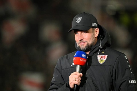 Coach coach Sebastian Hoeness VfB Stuttgart interviewed microphone microphone logo SKY MHPArena,