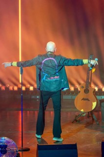 Toni Krahl and the Kinx from Prenzlauer Berg live on The same was the tour in Berlin's