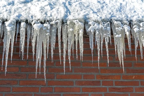 Icicles on a house roof, snow, winter, ice, Sieversen, Samtgemeinde Rosengarten, Lower Saxony,