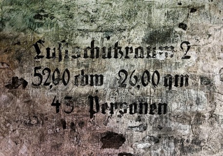 Historischer Luftschutzkeller, memorial and memorial, detail, Düsseldorf, North Rhine-Westphalia,