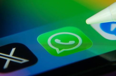 16 Nov 2025- Dhaka, Bangladesh: WhatsApp and other app icons with a digital pen on a iPad screen