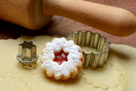 Cut out cookies with cookie mold, rogue and wallholz