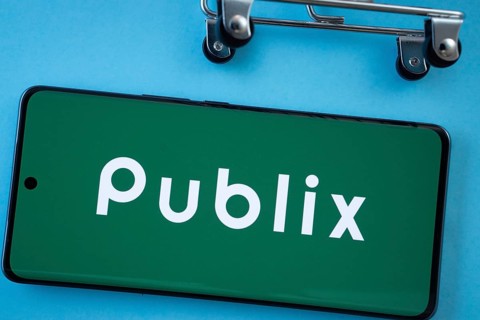 Dhaka, Bangladesh- 03 July 2025: Smartphone screen showing the Publix logo with shopping cart