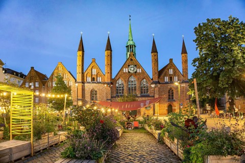 Bürgergärten am Geibelplatz and Heiligen-Geist-Hospital at dusk, Hanseatic City of Lübeck,