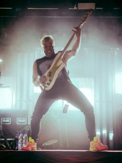 Bass player Chris Wendel from Engst live on 10-year anniversary tour tour at Berlin's Astra