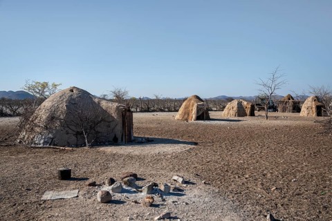 Himba huts, traditional Himba village in the savanna, arid countryside, Kaokoveld, Kunene, Namibia