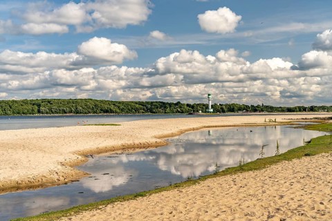 Falkensteiner Beach and Friedrichsort lighthouse on the Kiel Fjord, Kiel, Schleswig-Holstein,