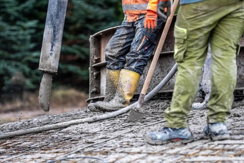 Concreting, concreting the foundation of a wind turbine, concrete pump hose, more than 600 cubic
