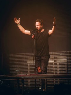 Singer Christoph von Freydorf from Emil Bulls live on X-Mas Bash Tour 2025 at Huxley's New World in