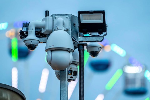 Video surveillance at the Christmas market in downtown Duisburg, Königstraße, by a private security
