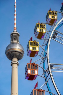 Christmas market am Park am Berliner Fernsehturm, Ferris wheel, Fernsehturm dome, Berlin, Germany