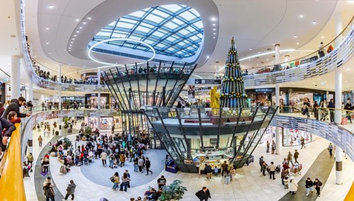 Christmas shopping at the Milaneo shopping center in Stuttgart. On the first weekend of Advent,