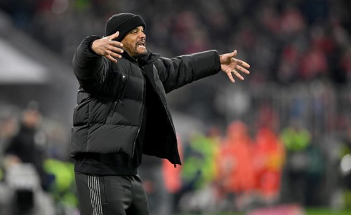 Coach coach Vincent Kompany FC Bayern Munich FCB on the sidelines Gestik Gesture Allianz Arena,