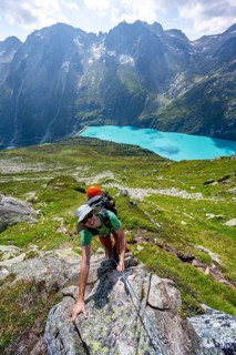 Mountaineer climbs on the secured Schijen-Zwärg via ferrata, climb to Bergseehütte, Göscheneralp in