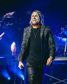 Singer Matt Walst from Three Days Grace live on tour 25 at Berlin's Tempodrom on 19.11.2025