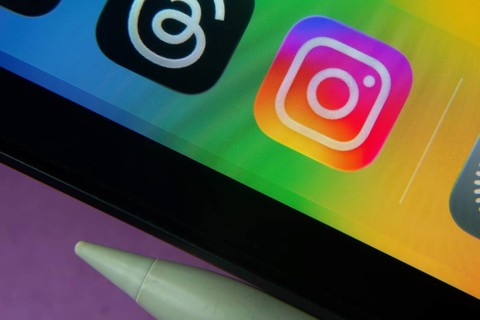 16 Nov 2025- Dhaka, Bangladesh: Instagram and other app icons with a digital pen on a iPad screen