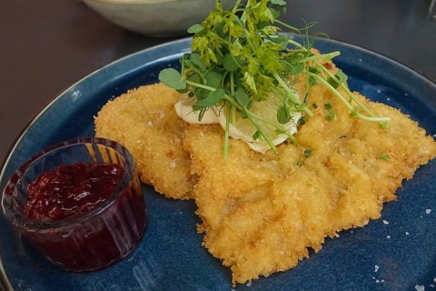Wiener schnitzel, breaded veal schnitzel, meat dish served on plate, main course, breadcrumbs,