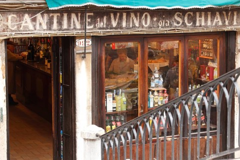 Bàcaria Al Bottegon, small pub where you drink wine or spritz and eat the cicchetti Veneziani,