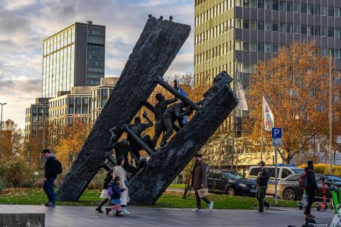 Downtown Essen, Miners' Monument Steile Lagerung, am Europaplatz, high-rise office buildings, at