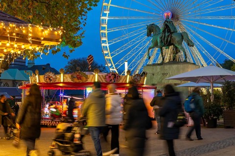 Full city center, shopping street, Kettwiger Straße pedestrian zone in Essen, first takeaways and