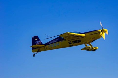 An Extra EA-300 from Extra Flugzeugproduktions- und Vertriebs GmbH with registration D-EXBH during