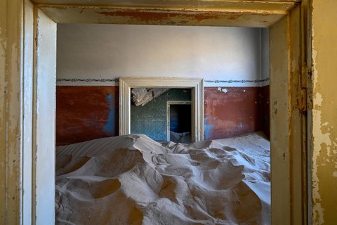 Sand mountains in a former dwelling house, interior photograph, Kolmanskop, restricted diamond
