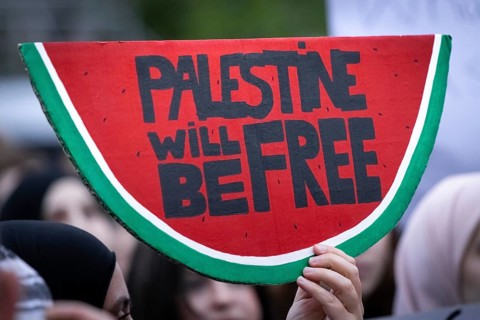 Around 1, 500 people take part in a pro-Palestine demonstration at the Hauptwache in Frankfurt am