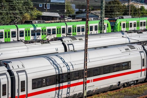 ICE trains on the railway line, S-Bahn train, north of Düsseldorf main station, North