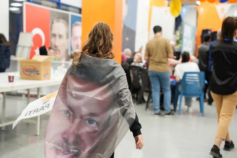 Gaziantep, Türkiye – May 28, 2023. Supporters of President Recep Tayyip Erdogan celebrate in the