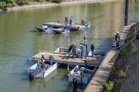 Construction of a multi-purpose pontoon, the specialist group for water hazards, in Düsseldorf, the
