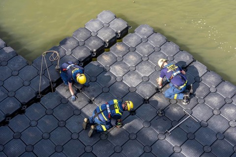 Construction of a floating platform with the jet-float system, this can be used as a work platform,