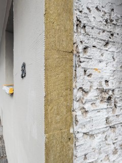 The façade of an apartment building is being energetically renovated with mineral wool insulation