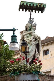 Sculpture of the Virgin and Child under a canopy, Venice, Veneto, Italy