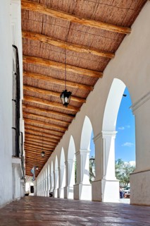 Colonial arcade with wooden roof, bright and open to the surrounding area, The arcades of Cachi in