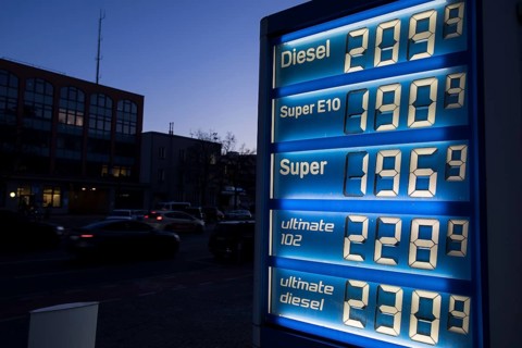 The price table for a gas pump in Bismarckstraße shows prices per liter of over 2 euros in some
